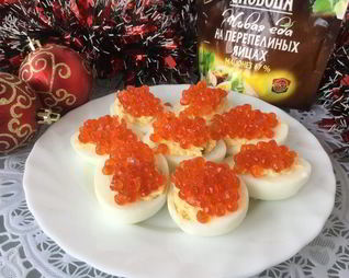 Яйца, фаршированные икрой