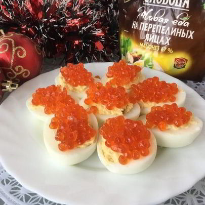 Яйца, фаршированные икрой