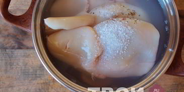 яйца, фаршированные кальмарами