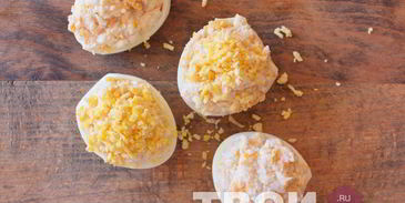 яйца, фаршированные кальмарами