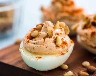 Яйца, фаршированные хумусом