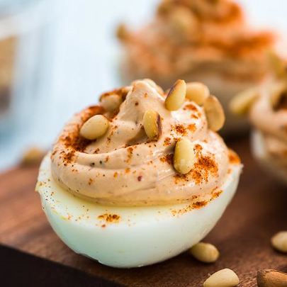 Яйца, фаршированные хумусом