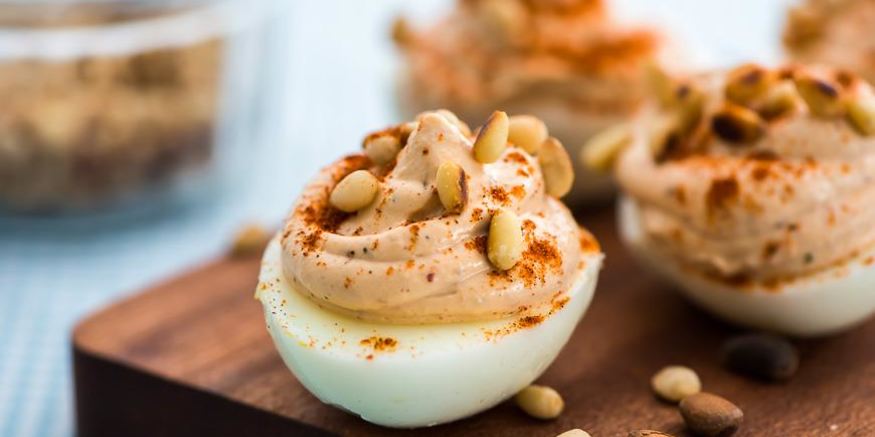 Рецепт яиц, фаршированных хумусом