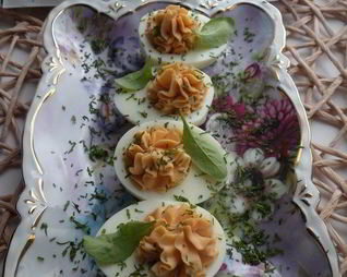 Яйца, фаршированные крабовыми палочками