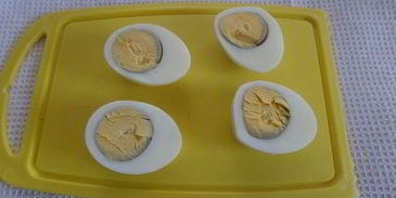 яйца, фаршированные крабовыми палочками