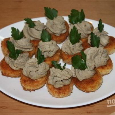 Яйца, фаршированные куриной печенью