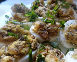 Яйца фаршированные с грибами