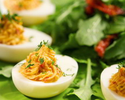 Яйца, фаршированные семгой и сливочным сыром