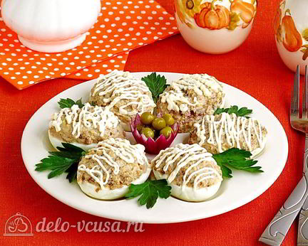 Яйца, фаршированные шпротами