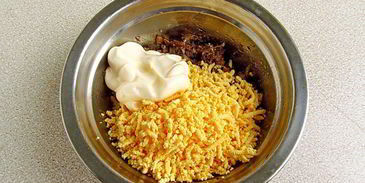 яйца, фаршированные шпротами