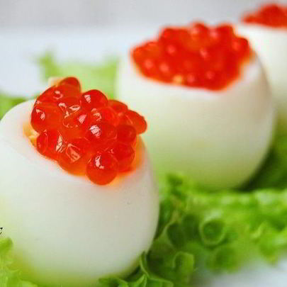 Яйца, фаршированные суфле из семги и красной икры