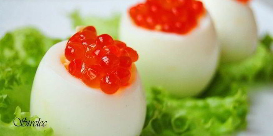 Рецепт яиц, фаршированных суфле из семги и красной икры