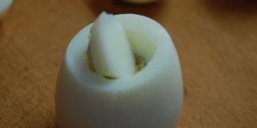 яйца, фаршированные суфле из семги и красной икры