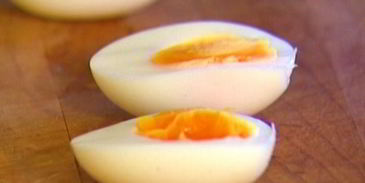 яйца, фаршированные сыром, каперсами и шнитт-луком