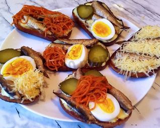 Бутерброды со шпротами гренки