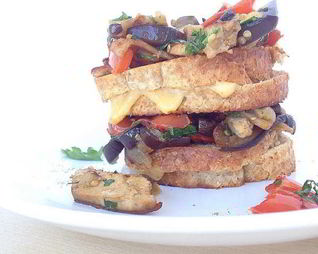 Двойные гренки без яиц с овощами