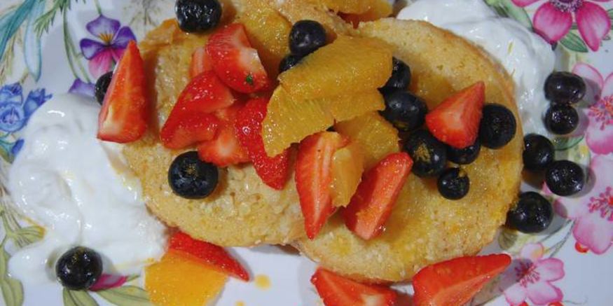 Рецепт французских гренков с апельсином и ягодами