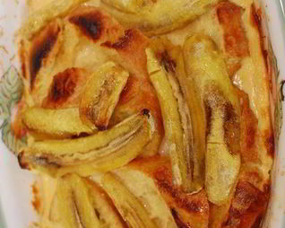 Французские гренки с бананами и карамельным соусом