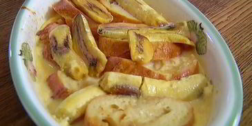 французские гренки с бананами и карамельным соусом