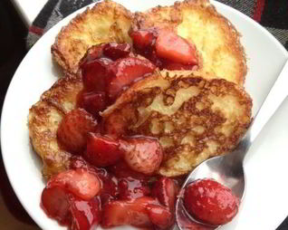Французские гренки с клубникой