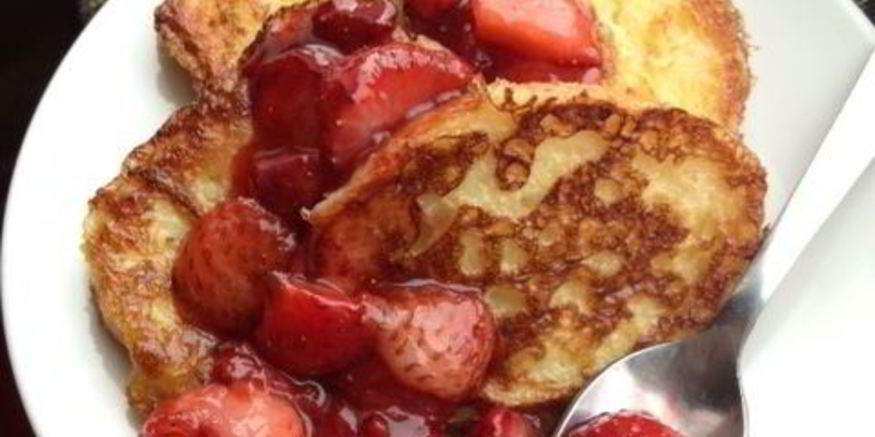 Рецепт французских гренков с клубникой