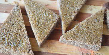 гренки из черного хлеба с кунжутом