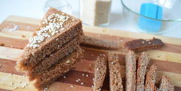 гренки из черного хлеба с кунжутом