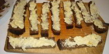 гренки из черного хлеба с сыром