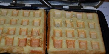 гренки из хлеба в вафельнице