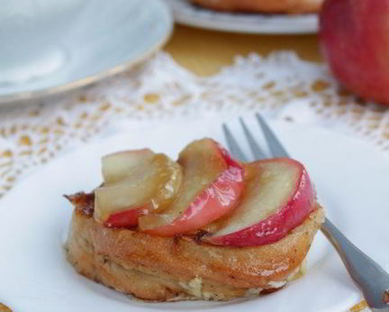 Гренки на завтрак с яблоками и корицей