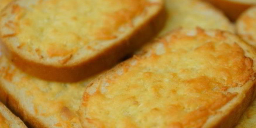 Рецепт гренков с чесноком и сыром в духовке