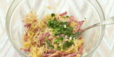 гренки с колбасой и картофелем