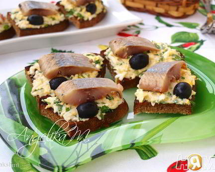 Гренки с селедочкой