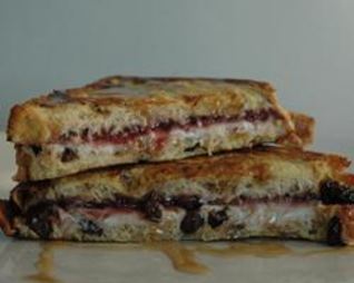 Хлебные гренки с вареньем