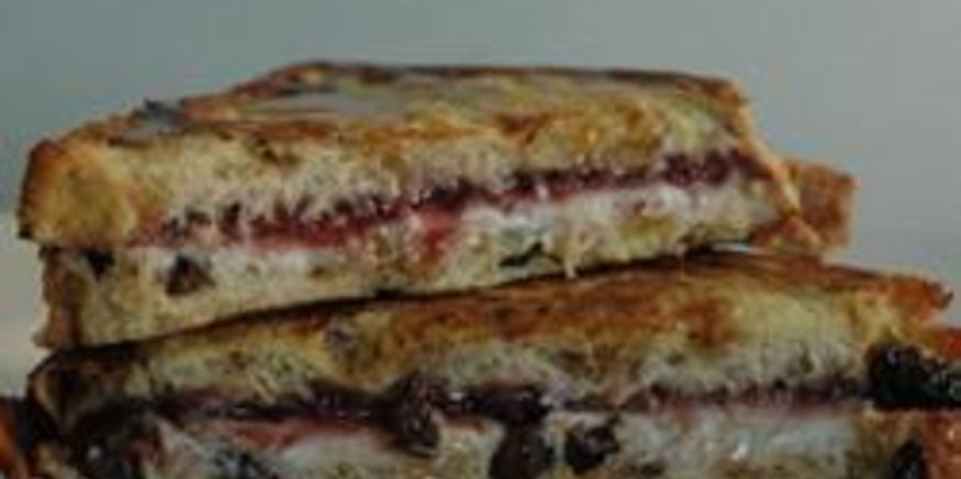 Рецепт хлебных гренков с вареньем