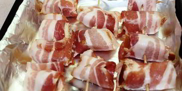 хрустящие гренки в ароматном беконе с глазуньей