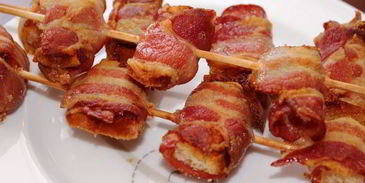 хрустящие гренки в ароматном беконе с глазуньей