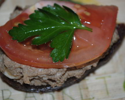 Пикантные гренки с печенью