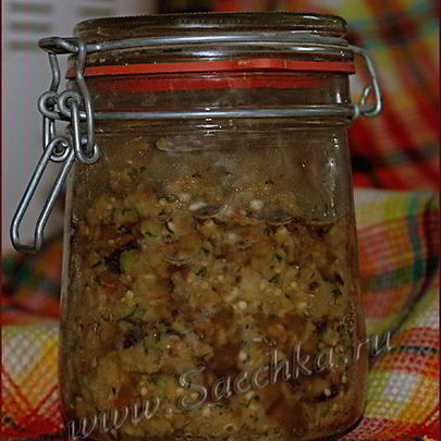 Икра баклажанная с соусом песто