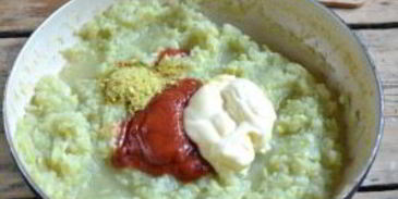 кабачковая икра с майонезом и мивиной