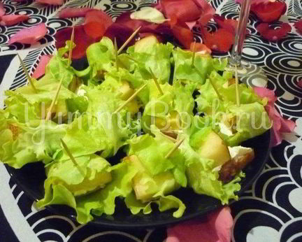 Изящные канапе с грушей, ветчиной и сыром