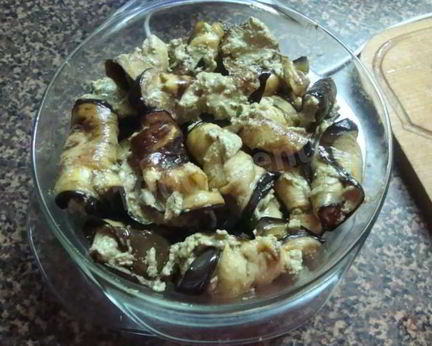 Канапе из баклажан с ореховым соусом