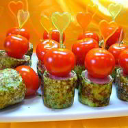 Рецепт Канапе из блинчиков с сосисками и помидорками черри