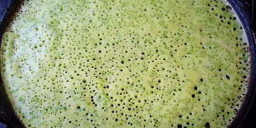 канапе из блинчиков с сосисками и помидорками черри