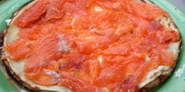 канапе из блинов на шпажках