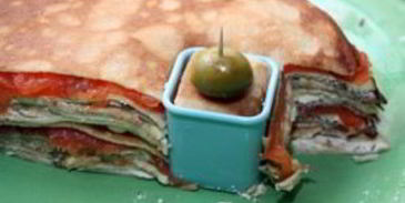 канапе из блинов на шпажках