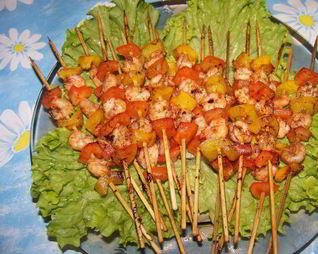 Канапе из креветок на шпажках