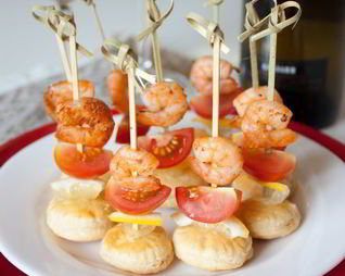 Канапе из креветок с помидорками черри