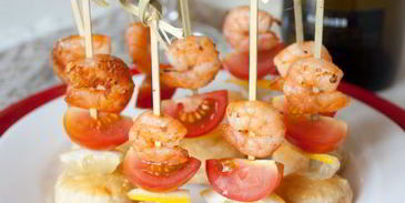 канапе из креветок с помидорками черри