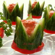 Рецепт Канапе из огурцов с кремом из слабосоленой семги с творожным сыром